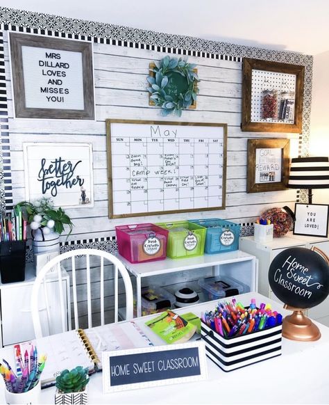 Teacher Desk Areas, Small Classroom, Ideas For Learning, Cool School, Classroom Makeover, Elementary Classroom Decor, School Zone, Homeschool Classroom, Teacher Desk