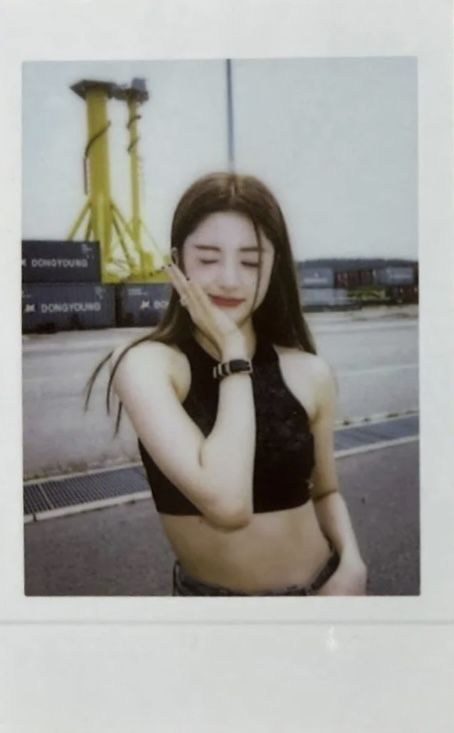 Yunjin Polaroid, Yunjin Antifragile, Polaroid Photos, Photo Book, Photo Cards, Quick Saves