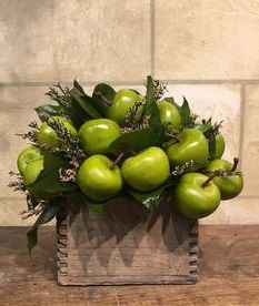 Green Apple Wedding, Fruit Flower Basket, Apple Centerpieces, Fruit Bouquet Ideas, Vegetable Bouquet, Deco Fruit, Food Bouquet, Fruit Centerpieces, Green Wedding Inspiration