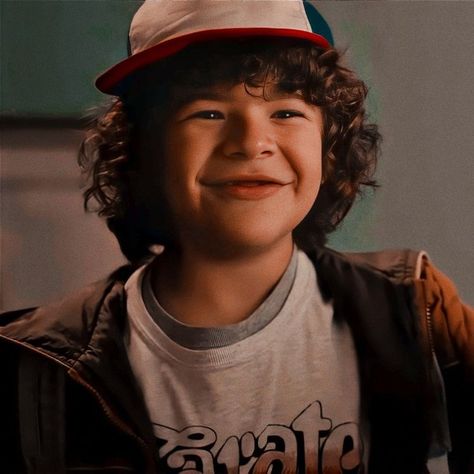 Stranger Things Artwork, Aesthetic Stranger Things, Lucas Stranger Things, Dustin Henderson, Stranger Things Aesthetic, Stranger Things, Pins