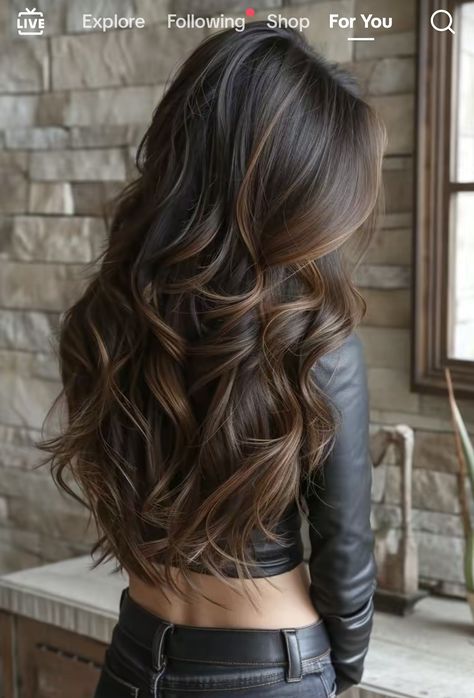 Κούρεμα Bob, Kadeřnické Trendy, Brown Hair Looks, Flame Tattoos, Brown Hair Inspo, Brunette Hair With Highlights, Fesyen Rambut, Brunette Balayage, Vlasové Trendy