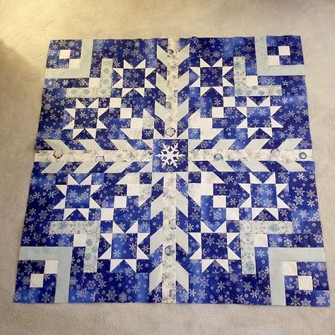 Snowflake Quilt Pattern, Free Quilt Patterns Printables, Winter Quilts Patterns, Blue Quilt Patterns, Quilted Bag Patterns, Snowflake Quilt, Simple Snowflake, Quilt Square Patterns, Jelly Rolls