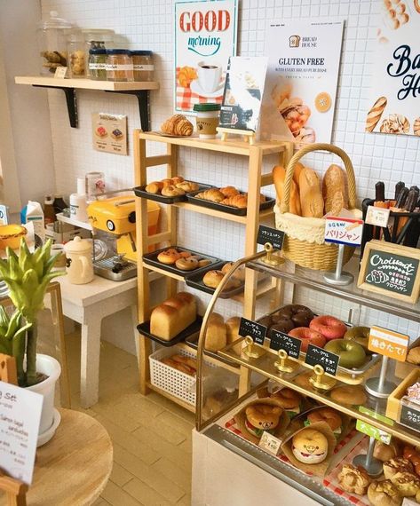 Food Store Aesthetic, Cafe Japan, Cafe Display, Bakery Shop Design, Food Fair, How To Store Bread, Bread Shop, Miniature Bakery, Snack Shop