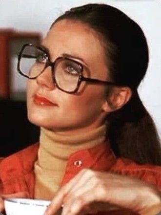 Specs Aesthetic, 1970s Eyeglasses, Women With Glasses, 70s Glasses, Glasses Inspo, 1950 Women, Seventies Style, Linda Carter, Kate Jackson