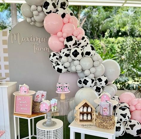 Cow Print Birthday Backdrop, Rodeo Balloon Arch, Cowgirl Balloon Garland, Cow Balloon Garland, First Rodeo Party, Balloon Garland Pink, Cowgirl Baby Shower Theme, Western Girls, Cow Birthday Parties