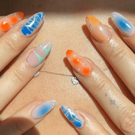 Mismatched Nail Art, Mismatched Nails, Mix Match Nails, Chrome Manicure, Yellow Eyeshadow, Celebrity Nails, Grunge Nails, Summery Nails, Almond Nails Designs