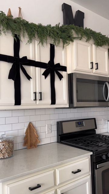 GadgetVortex Evaluations on Instagram: "I want to leave these bows up all year 😍🎄 #CreativeDecor #CreativeGenius #InteriorDesign #DecorInspiration #RoomMakeover #DIY #HomeDecor #FreshStart #FloralDesign #CreativeDecor #HomeDecor #ikeacloset #dreamcloset #ikeapax #ikeapaxwardrobe #diycloset #hometakestime #minimalarchive #inspiremeneutral #makemyhome #LuxuryHaven #viralvideoシ #trendingreels #fypシ゚" Bows On Cupboards, Bow On Cabinets, Black Bow Christmas Decor, Kitchen Cabinet Bows Christmas, Cabinet Christmas Bows, Kitchen Cabinet Christmas Bows, Christmas Cabinet Bows, Christmas Bow Cabinets, Holiday Cabinet Decorations