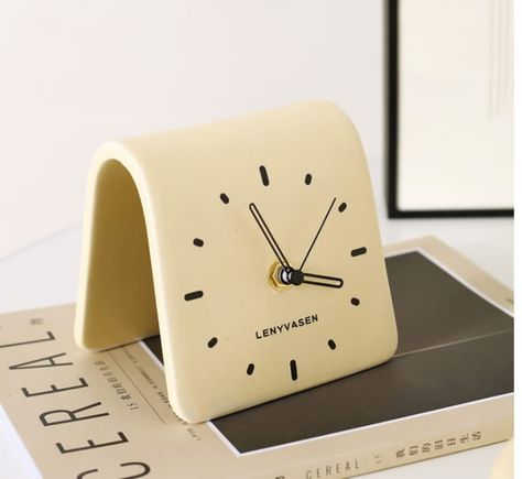 Ceramic Clock Ideas, Air Dry Clay Clock, Ceramic Wall Clock, Simple Ceramic Projects, Desk Clock Design, Pottery Clock, Clay Clock, Clock Ceramic, Table Clock Design