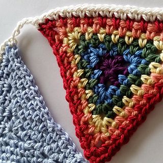 Crochet_bunting_pattern_by_shelley_husband_2014_small2 Crochet Bunting Free Pattern, Diy Slinger, Crochet Bunting Pattern, Round Pictures, Bunting Pattern, Crochet Bunting, Crochet Garland, Crochet Triangle, Crochet Decoration