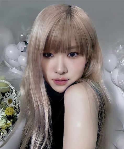 Rosé With Bangs, Rose Bangs, Avt Blackpink, Rosé Bangs, Rosé Ysl, Rosé Edit, Rosé Brown, Rose Park, Iconic Photos