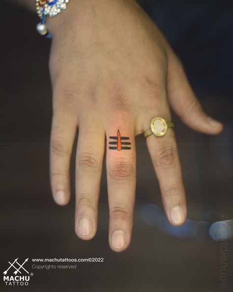 Shiva Finger Tattoo, Mahadev Small Tattoos For Men, Tattoo On Thumb Side, Finger Tattoos Men, Mahadev Tattoos, Cool Finger Tattoos, Trishul Tattoo Designs, Hanuman Tattoo, Mahadev Tattoo