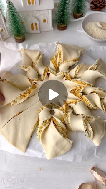 Barbie RN/Botox Injector on Instagram: "Wonderful holiday snowflake recipe using puff pastry. Garlic and cheese in puff pastry? Yes please!!!! 🌲Much thanks to @kristels.kitchen for this savory and delicious holiday recipe. Please follow her account for full recipe! Are we ready for some Christmas baking?✨ If yes, then make this festive, savory Garlic Cheese Snowflake! It makes a wonderful centerpiece to any holiday table. Serve it with marinara sauce, pesto or ketchup. 

Ingredients 

2 round puff pastry sheets
60g of butter at room temperature
2 tbsp chopped parsley 
2 garlic cloves
3 tbsp grated parmesan
Grated cheddar and mozzarella cheese as needed to cover the pastry sheets
1 egg for the egg wash

In a bowl, mix the butter, garlic, parmesan and parsley. Unroll the first puff pastry o Snowflake Puff Pastry, Puff Pastry Snowflake, Recipe Using Puff Pastry, Botox Injector, Snowflake Recipes, Recipes Using Puff Pastry, Using Puff Pastry, Christmas Food Crafts, Pastry Ideas