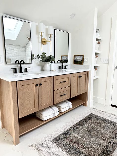 Tan Vanity Bathroom Ideas, Black Wood White Bathroom, Light Oak Cabinets Bathroom, White Vanity Farmhouse Bathroom, Natural Vanity Bathroom Ideas, Natural Oak Vanity Bathroom Ideas, Natural Maple Bathroom Vanity, Honey Oak Bathroom Ideas, Black White And Oak Bathroom