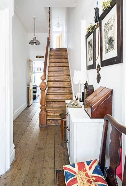 White hallway in Victorian Terrace with original wooden stairs White Hallways, Stairs Victorian, Terrace Stairs, Victorian Terrace Hallway, Victorian Stairs, Stairs White, Victorian Terrace Interior, Terrace Interior, White Hallway