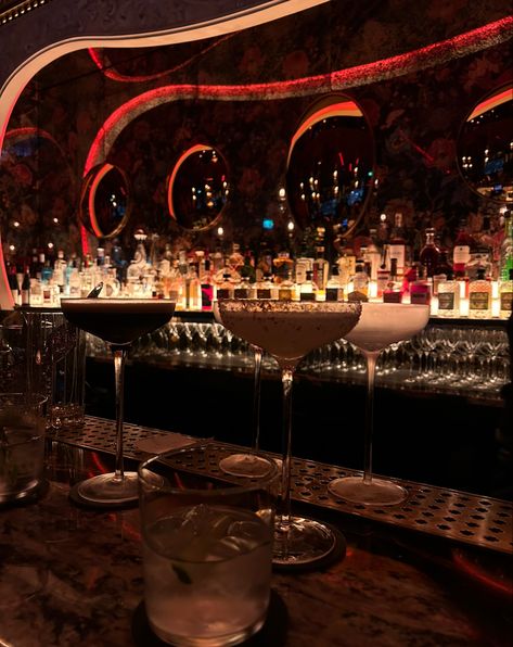 Thirteen bar Dark Bar Lounge Aesthetic, London Cocktail Bars, London Bar Aesthetic, Vintage Bar Aesthetic, Bar Aesthetic Night Party, Cocktail Bar Aesthetic, Jazz Bar Aesthetic, Bars London, Fancy Bar