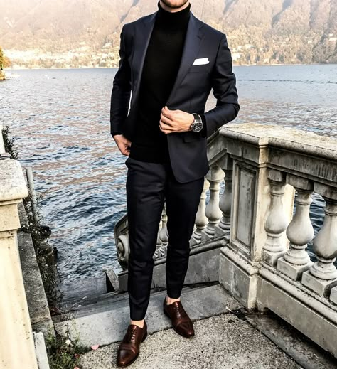 Modern menswear with a suit, turtleneck and pocket square. Mens Prom, Prom For Guys, Prom Suits For Men, Black Suit Men, Prom Tuxedo, Formal Men Outfit, Mens Fashion Edgy, Men With Street Style, Designer Suits For Men