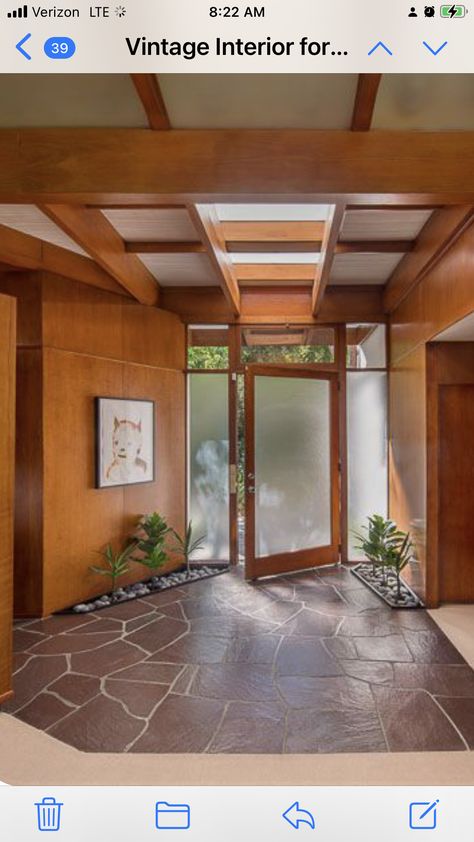 70s House, Mid Century Modern Interior Design, 70s Home, Midcentury Home, Casa Vintage, Mid Century Architecture, Mid Century Modern Interiors, Home Decorating Ideas, Entry Way