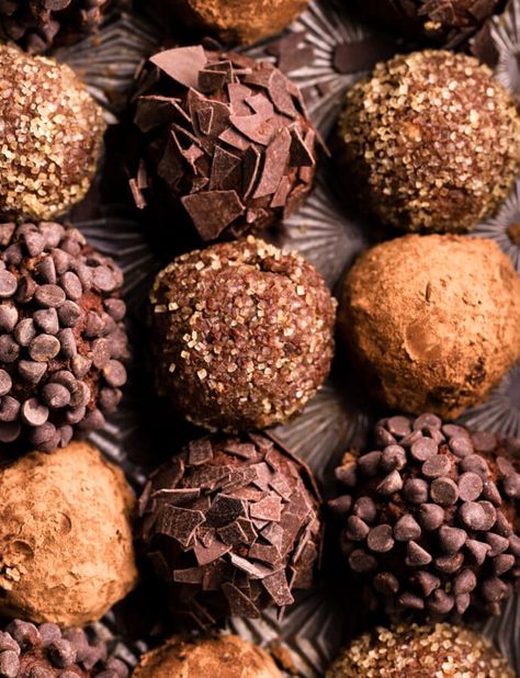 No Bake Chocolate Tart, Rum Ball, Up Cookies, Cocoa Powder Cookies, Whipped Ganache, Ganache Filling, German Desserts, Rum Balls, Spritz Cookies