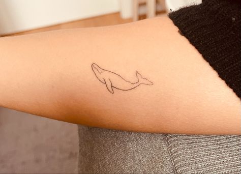 Fine Line Whale Tattoo, Line Whale Tattoo, Tiny Whale Tattoo, Tattoo Fine Line, Whale Tattoo, Whale Tattoos, Fine Line, Henna Tattoo, Infinity Tattoo