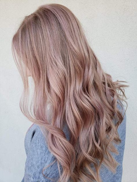 Champagne Rose Hair, Light Pink Strawberry Blonde Hair, Dusty Strawberry Blonde Hair, Dusty Pink Blonde Hair, Rose Gold Hair Pale Skin, Cold Strawberry Blonde Hair, Platinum Blonde Hair With Rose Gold, Rose Beige Blonde Hair, Dusty Rose Gold Hair