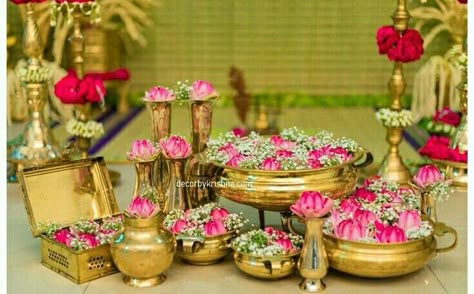 Home Flower Decor, Thali Decoration Ideas, Diwali Decorations At Home, India Home Decor, Housewarming Decorations, Wedding Entrance Decor, Diy Diwali Decorations, Mandap Decor, Flower Decorations Diy