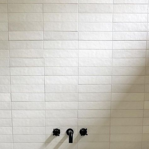 Bedrosians Tile and Stone on Instagram: "Sunday plans include: 🛁 Wall Tile: Makoto 2.5x10 in Shoji White Floor Tile: Makoto 2" Rounds in Shoji White Designed by @aesthetic_by_angelina ___ #bedrosians #bedrosianstile #tile #bathroomtile #remodel #renovation #interiors #homedesign #bathroomdesign #bathroomtiles" Makoto Shoji White Tile, Bedrosians Makoto Shoji White, Matte White Tile Backsplash Kitchen, Makoto Tile Bedrosians, Matte White Tile Bathroom, Matte Subway Tile Bathroom, Chloe Tile Bathroom, Matte Tile Bathroom, Makoto Tile