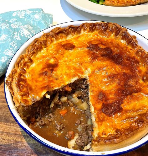 Beef Mince & Potato Pie - Best Recipes UK Beef And Potato Pie, English Tea Recipes, Meat And Potato Pie, Minced Beef Pie, Beef Pie Recipe, Potato Pie Recipe, Savoury Pies, Steak And Ale, Beef Pies