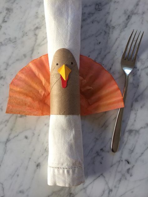 Thanksgiving Crafts Kids, Turkey Napkin Rings, Kid Friendly Thanksgiving, Turkey Napkins, Thanksgiving Crafts For Toddlers, Thanksgiving Napkin Rings, Thanksgiving Kids Table, Marley Spoon, Thanksgiving Napkins