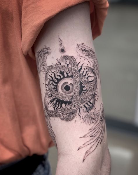 Back Eye Tattoo, Ophanim Tattoo, Dark Tattoo Ideas, Rip Tattoos For Mom, Feminine Skull Tattoos, Feminine Tattoo Sleeves, Spooky Tattoos, Tattoo Style Drawings, Dark Tattoo