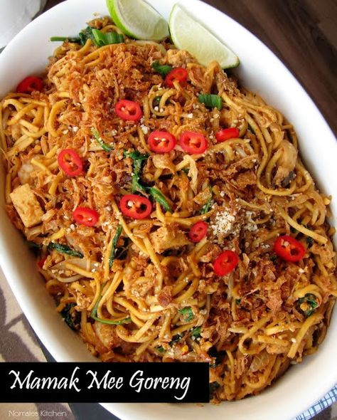 Mee Goreng Recipe, Mee Goreng Mamak, Fresh Egg Noodles, Mee Goreng, Masakan Malaysia, Sup Ayam, Malay Food, Mie Goreng, Malaysian Cuisine