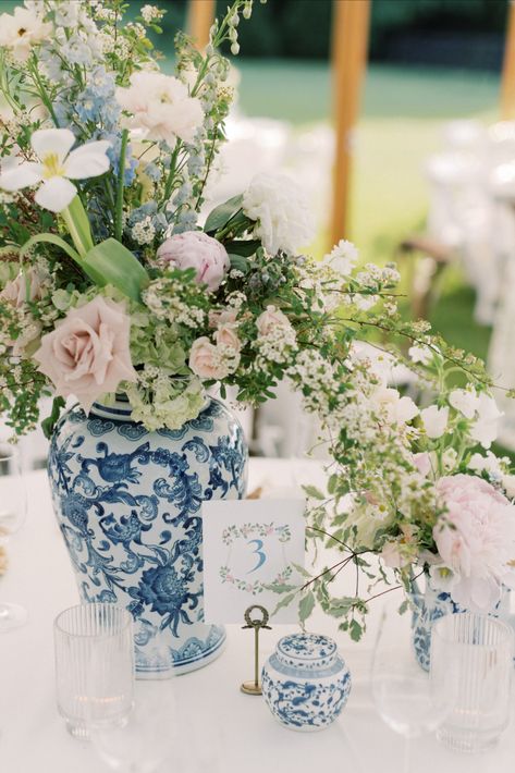 chinoiserie vase floral centerpiece inspiration Blue And White Vase Centerpiece Wedding, Wedding Centerpieces With Hydrangeas, Ginger Jar Wedding Decor, Chinoiserie Floral Arrangement, Chinoiserie Wedding Centerpieces, Blue And White Vases Wedding, Blue And White Wedding Centerpieces, Feyre Wedding, Chinoiserie Wedding Decor