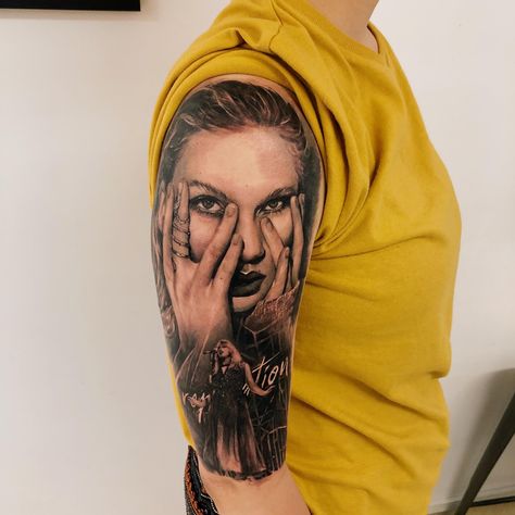 Arm Portrait Tattoo, Realistic Face Tattoo, Taylor Swift Portrait, Taylor Swift Inspired Tattoos, Swift Tattoo, Fingerprint Tattoos, Taylor Swift Tattoo, Taylor Swift Inspired, Music Tattoo Designs