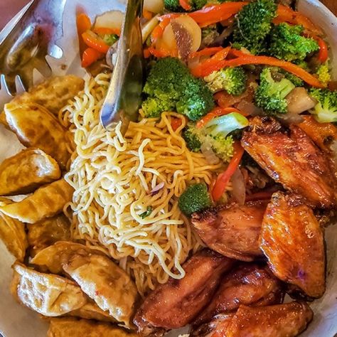 Ohana Noodles, Family At Disney, Dinner Skillet, Resort Restaurant, Disney Inspired Food, Disney Dishes, Disney Polynesian, Family Supper, Polynesian Village Resort