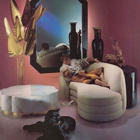 Ludicrously epic and kitsch 80's interior, with gold palms and a black panther (seriously what more could you want?) via @neontalk 1980s Interior, 80s Interior Design, 80s Art Deco, Casa Retro, 80s Home, 80s Interior, 80s Decor, Retro Interior Design, Interior Vintage