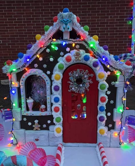 Christmas Parade Floats, Gingerbread Christmas Decor, Christmas Decorations Cheap, Gingerbread House Decorations, Gingerbread Decorations, Christmas Float Ideas, Christmas Yard Decorations, Christmas Gingerbread House, Christmas Parade