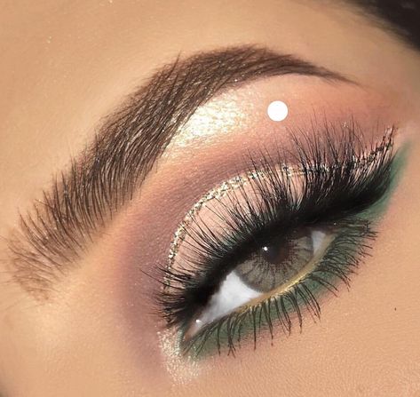 Makeup Verde, Curl Eyelashes, Perfect Eye Makeup, Make Up Gold, Smoked Eyes, Thick Eyelashes, Rose Gold Makeup, Eye Makeup Ideas, Long Eyelashes