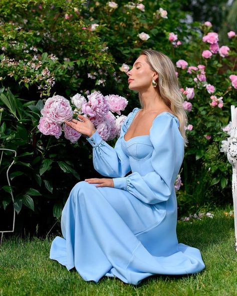 Shine with us ✨ •Square Neckline •Puff Sleeve •Maxi Dress •Colors: white|black|emerald|blue|pink #vilsclothes #maxidress #dress #weddingdress Sky Blue Dress, Dress With Sweetheart Neckline, Dress With Corset, Dress Colors, Blue Long Sleeve Dress, Emerald Blue, Voluminous Sleeves, Dress Wedding Guest, Sleeves Dress