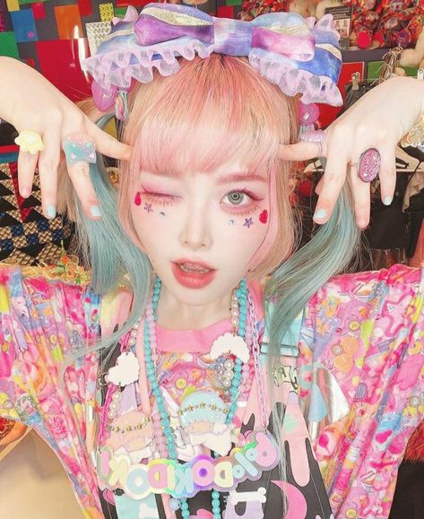 Harajuku Makeup Kawaii, Decora Makeup, Harajuku Makeup, Harajuku Outfit, Harajuku Decora, Portrait Reference, Makeup Outfit, Kawaii Makeup, Art Portrait