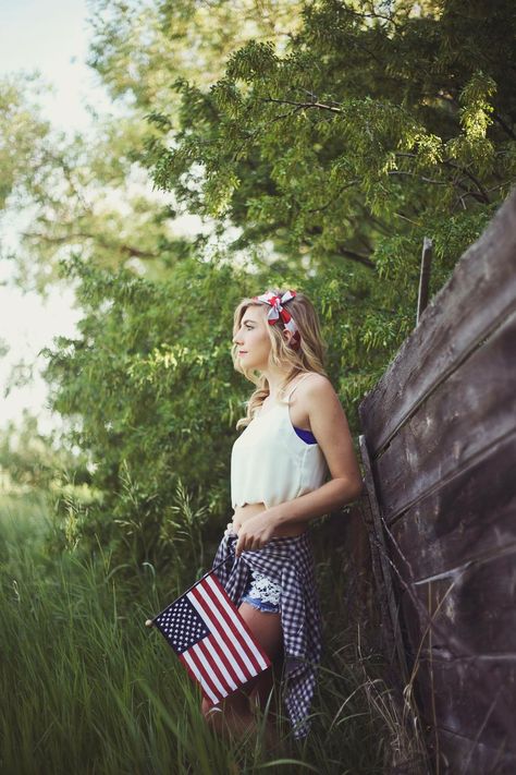 Red, White, and Blue 4th of July Themed Photo Shoot July Wedding Ideas, 4th Of July Meme, Flag Pic, Fourth Of July Pics, Fourth Of July Wedding, Blue Pics, 4th Of July Photography, Group Shoot, 4th Of July Wallpaper