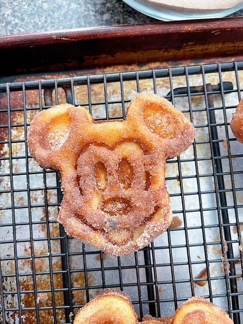 Mickey Churro Waffles Recipe, Disney Waffle Maker, Mickey Waffle Bar, Disney Churro Waffles, Mickey Churro Waffles, Disney Churros Recipe, Disney Waffle Recipe, Disney Treats Recipes, Copycat Waffle House Waffles