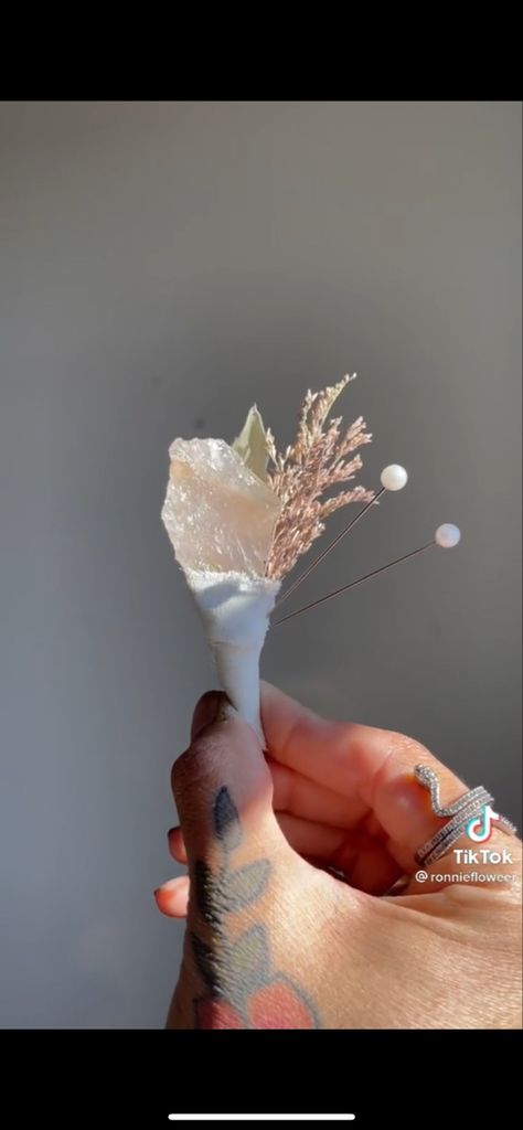 Selenite Wedding Bouquet, Crystal Wedding Aesthetic, Wedding Crystal Bouquets, Wiccan Wedding Bouquet, Flower And Crystal Bouquet, Crystals In Bouquet, Boho Crystal Wedding, Celestial Floral Wedding, White Witch Wedding