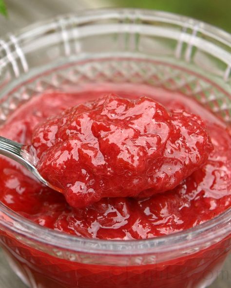 Strawberry Rhubarb Sauce, Rhubarb Sauce, Rhubarb Compote, Rhubarb Desserts, Strawberry Sauce, Rhubarb Recipes, Fruit Breakfast, Strawberry Rhubarb, Sweet Sauce