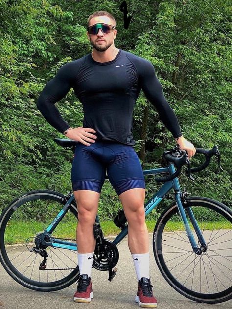 Cycling Outfit Men, Mens Cycling Outfit, Cycling Apparel Men, Cycling Attire, Cute Blonde Guys, Lycra Men, Shiny Jacket, Male Fitness Models, Mens Tights