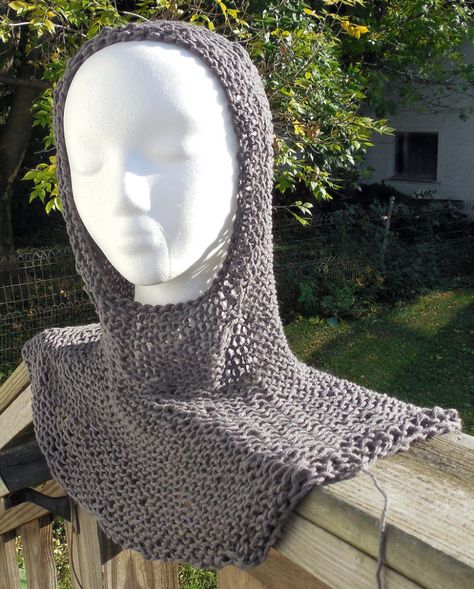 Free Knitting Pattern for Chain Mail Cowl and Hood Chainmail Patterns, Cowl Patterns, Princess Crafts, Yarn Creations, Medieval Party, Crochet Hood, Hood Pattern, Loom Craft, Knight Costume