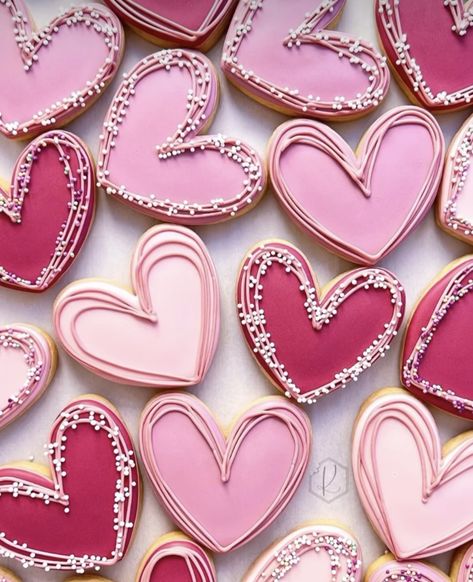 Pink Party Cookies, 50th Cookie Ideas, Iced Heart Cookies, Pink Baking Ideas, Mom Birthday Cookies, Decorated Birthday Cookies For Women, Pink Decorated Cookies, Birthday Icing Cookies, Birthday Cookies Decorated Woman Simple