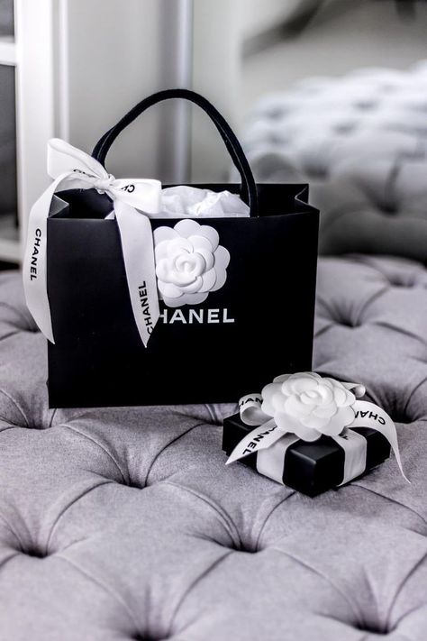 My 30th Birthday, Chanel Aesthetic, Luxury Lifestyle Fashion, Chanel Box, Chanel Brand, Rich Girl Lifestyle, Bag Chanel, Chanel Chanel, Shopping Chanel