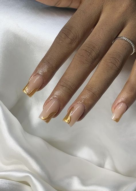 Square Gold Nails, Gold Line Nail Design, Gold Nails Square, Gold Square Nails, Nude French Tip, Acrylic Nail Designs Classy, Nails With Gold, Henna Nails, Cute Pink Nails