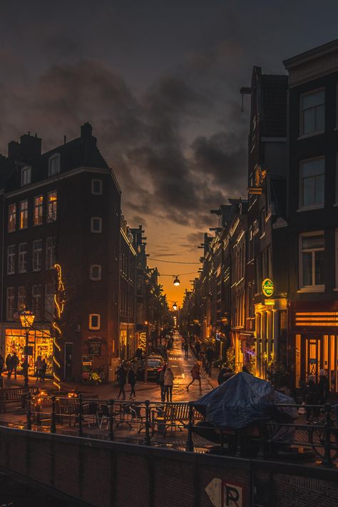 Amsterdam Dark Aesthetic, Belanda Aesthetic, Amsterdam Aesthetic Night, Amsterdam Club, Amsterdam Pictures, Amsterdam Wallpaper, Amsterdam Winter, City Life Aesthetic, Alone In The Dark