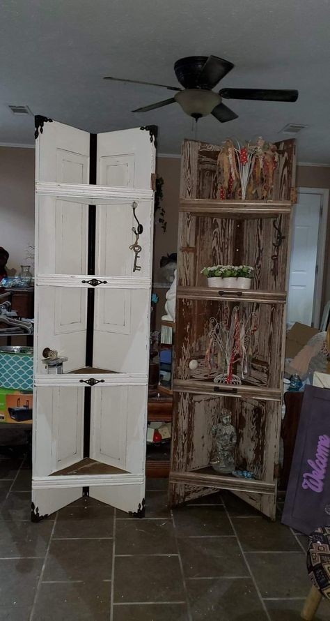 Repurposed Folding Doors, Diy Old Doors Projects, Repurpose Doors, Rustic Corner Shelves, Old Closet Doors Repurposed, Things To Do With Old Doors, Ideas For Old Doors, Old Door Shelves, Old Doors Repurposed