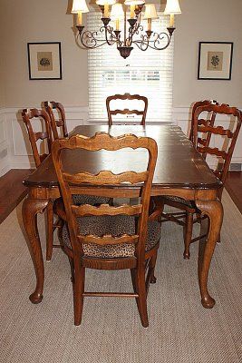 Paint Dining Room, Dining Room Furniture Makeover, Hobby Inspiration, Painting Old Furniture, Staining Furniture, Furniture Redos, Furniture Fix, Dining Room Set, Furniture Restoration